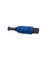 Cargar imagen en el visor de la galería, 4515450109 brake light switch OO12.141 side view with blue housing and black plunger
